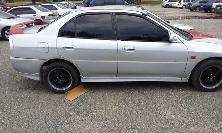 Mitsubishi lancer 2000 года